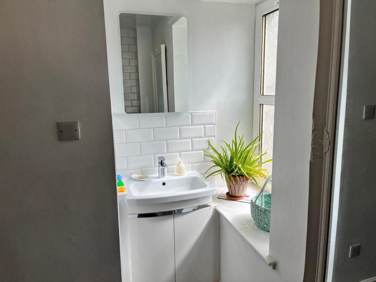St John'S Town Of Dalry Glentress Apartment 1 외부 사진